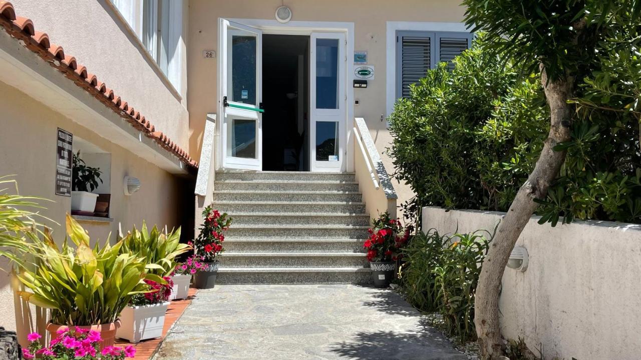 Hotel L'Ogliera Помонте Екстериор снимка